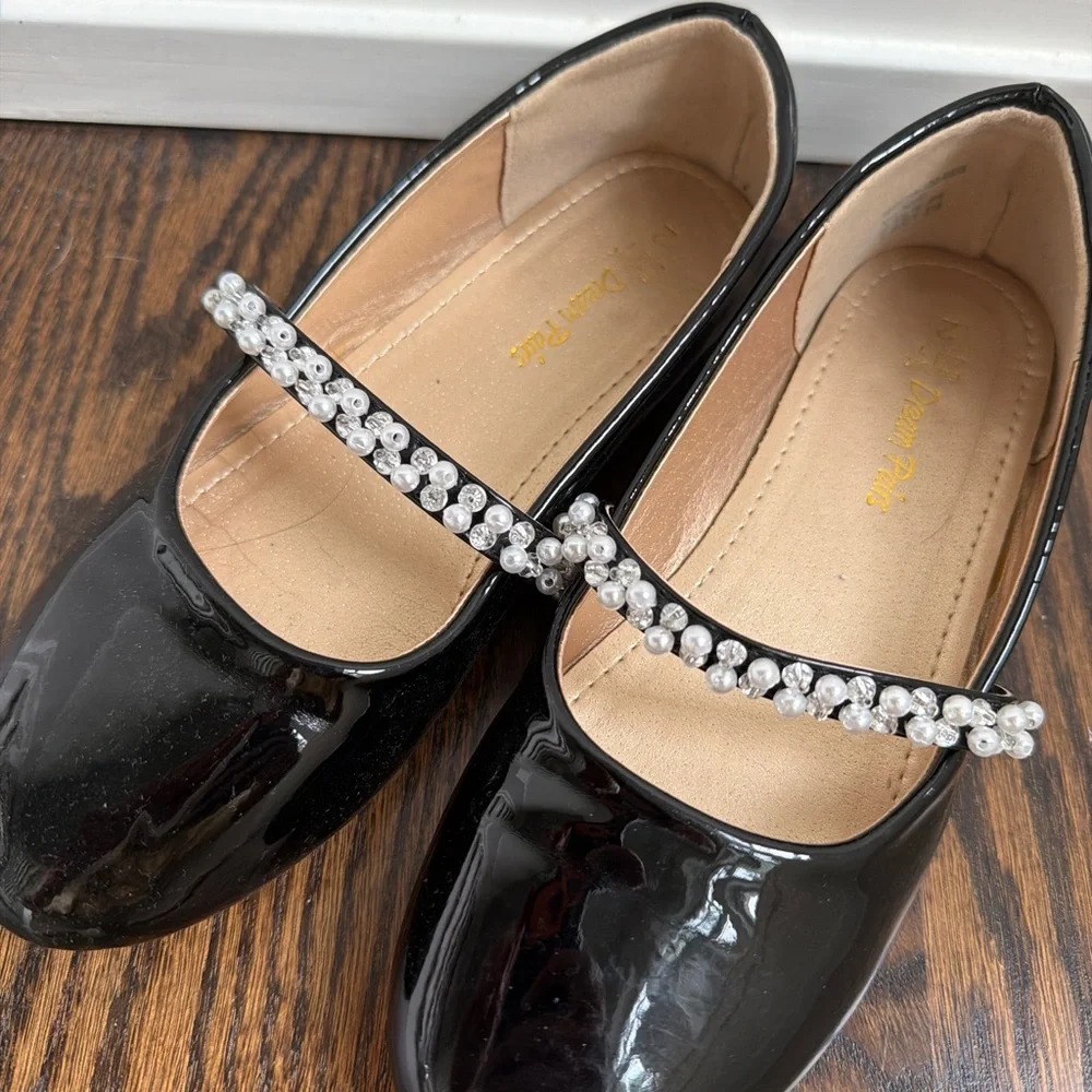 Dream Pairs Black Patent Mary Jane Flats with Pearl and Rhinestone Strap